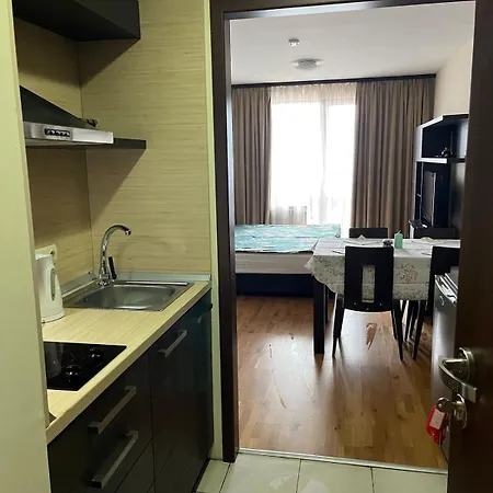 Seasons Club Apartment *